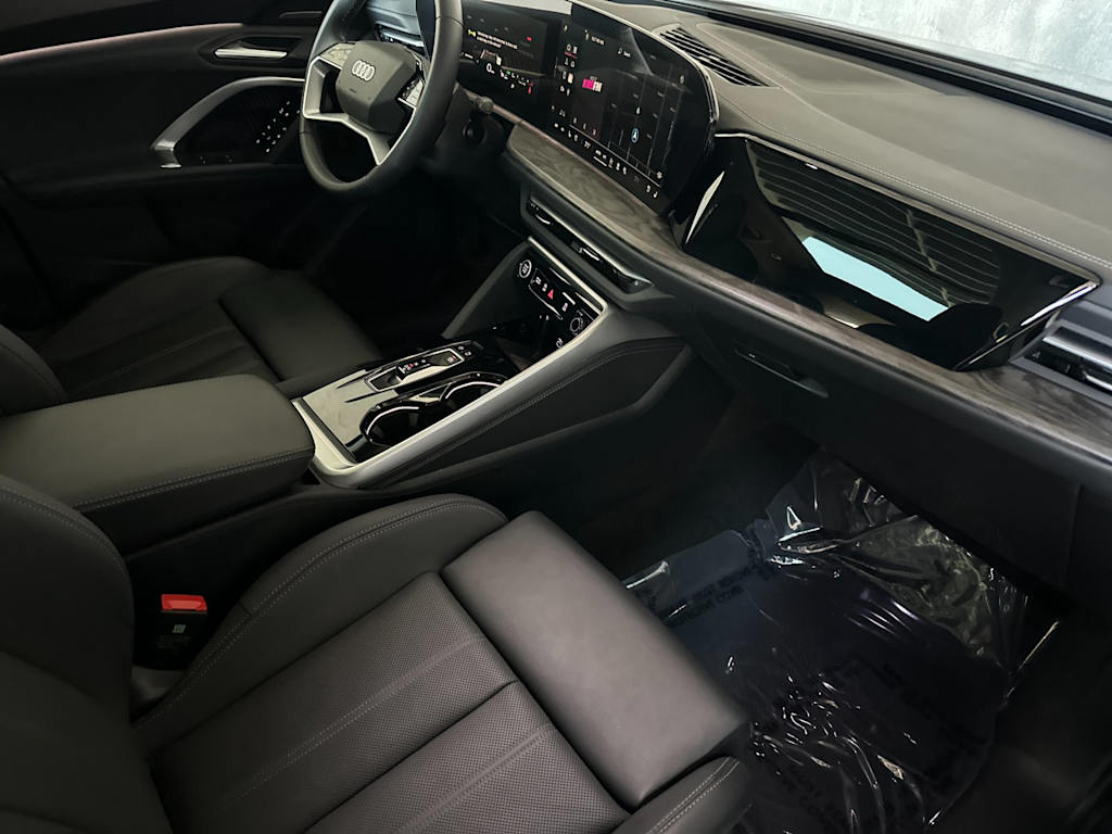 Thumbnail: 2025 Audi Q5 - 11