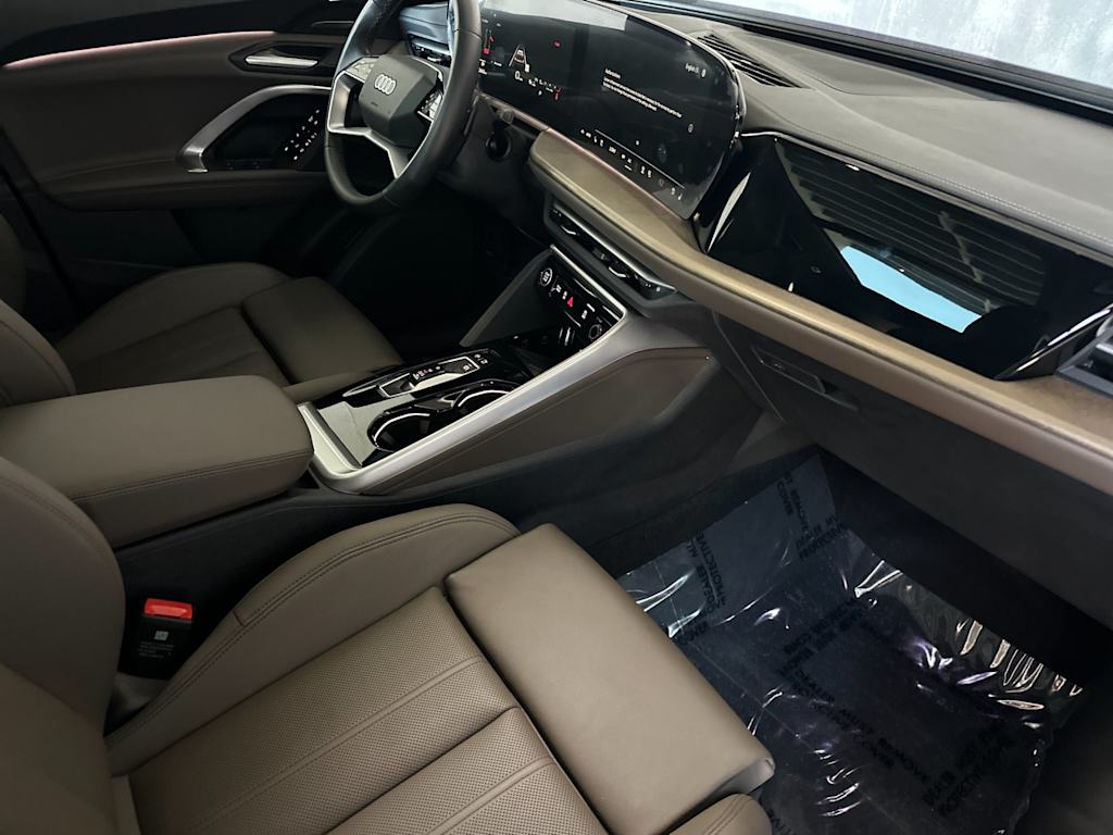 Thumbnail: 2025 Audi Q5 - 11