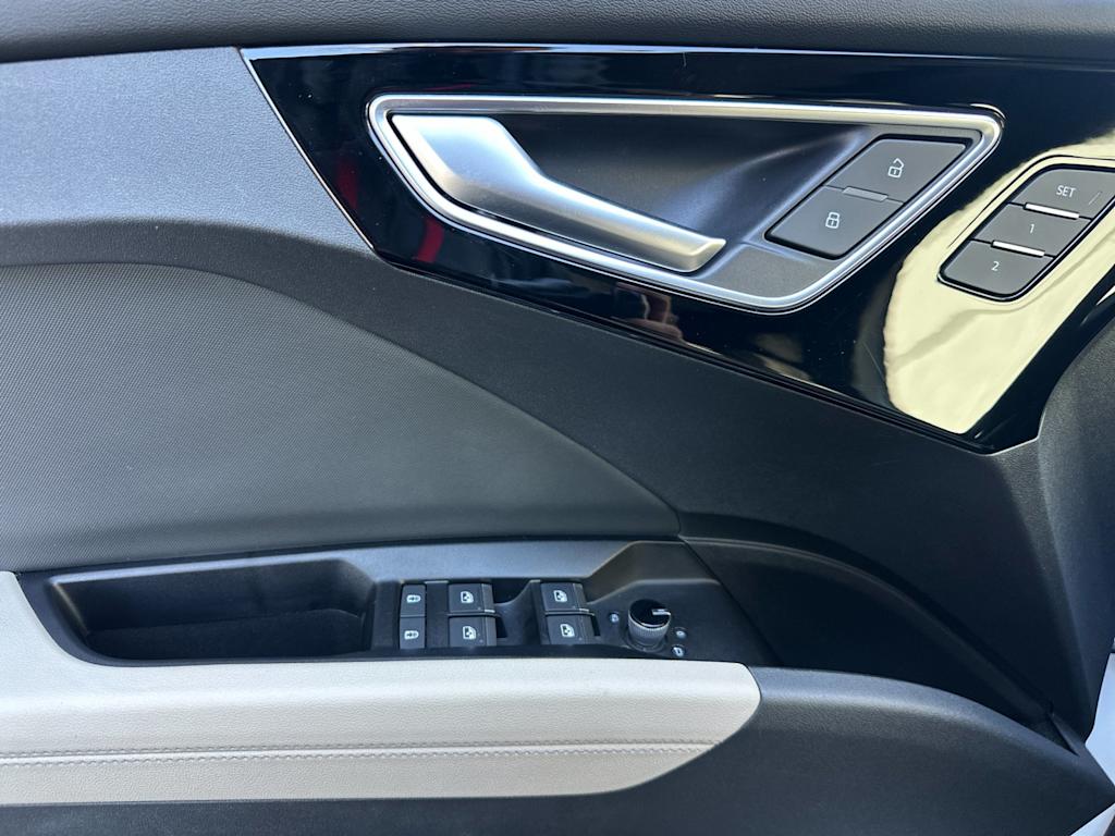 Thumbnail: 2023 Audi Q4 e-tron - 21