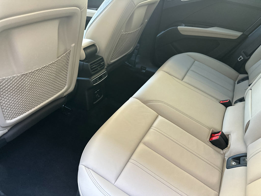 Thumbnail: 2023 Audi Q4 e-tron - 10