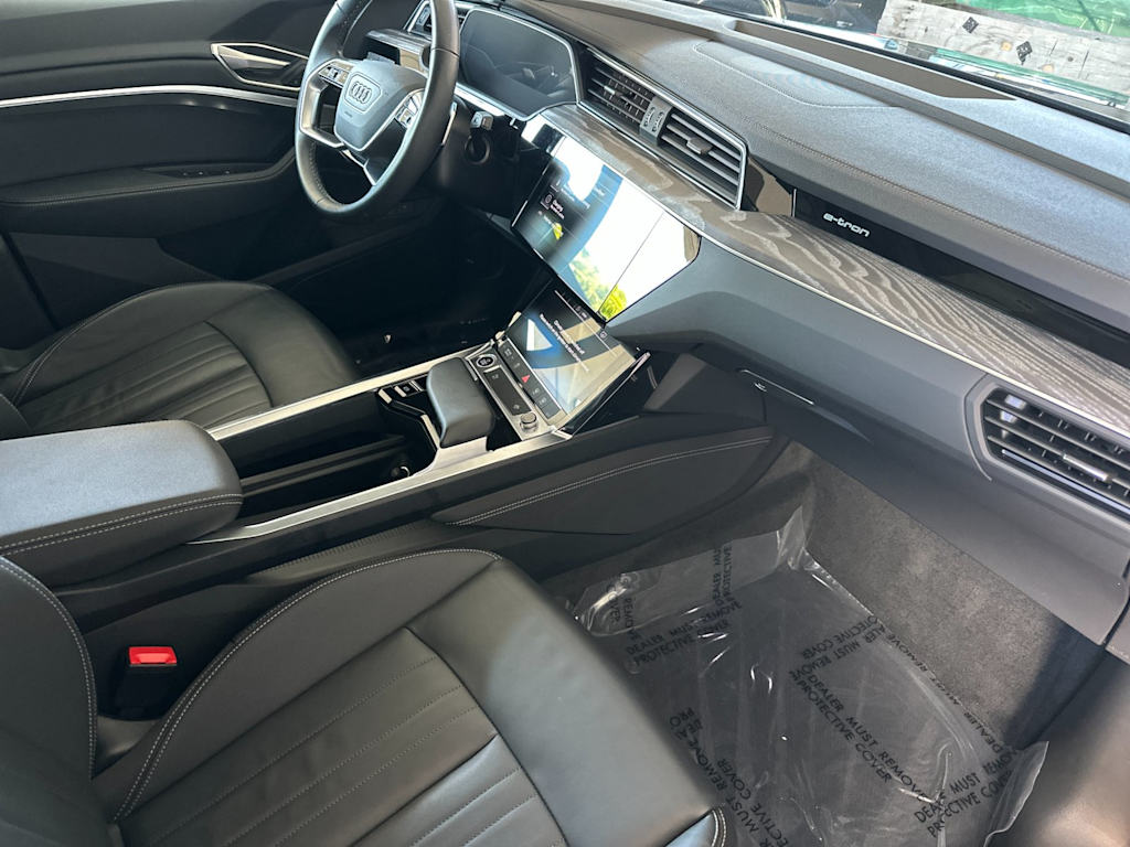 Thumbnail: 2024 Audi Q8 e-tron - 10
