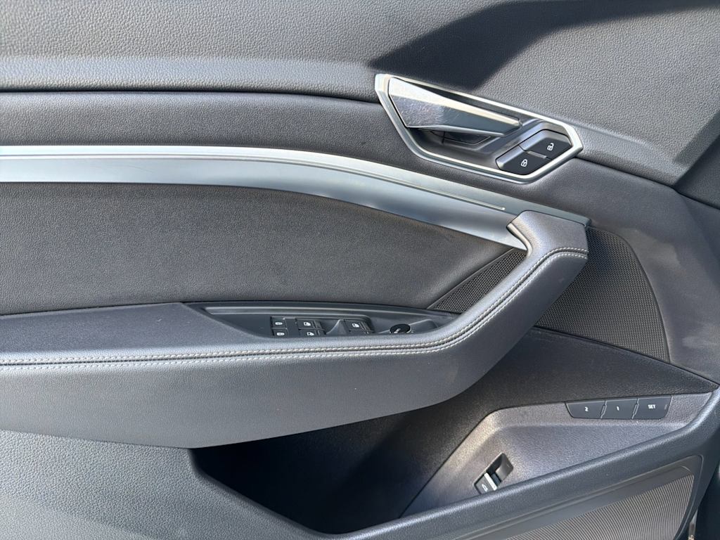 Thumbnail: 2024 Audi Q8 e-tron - 15