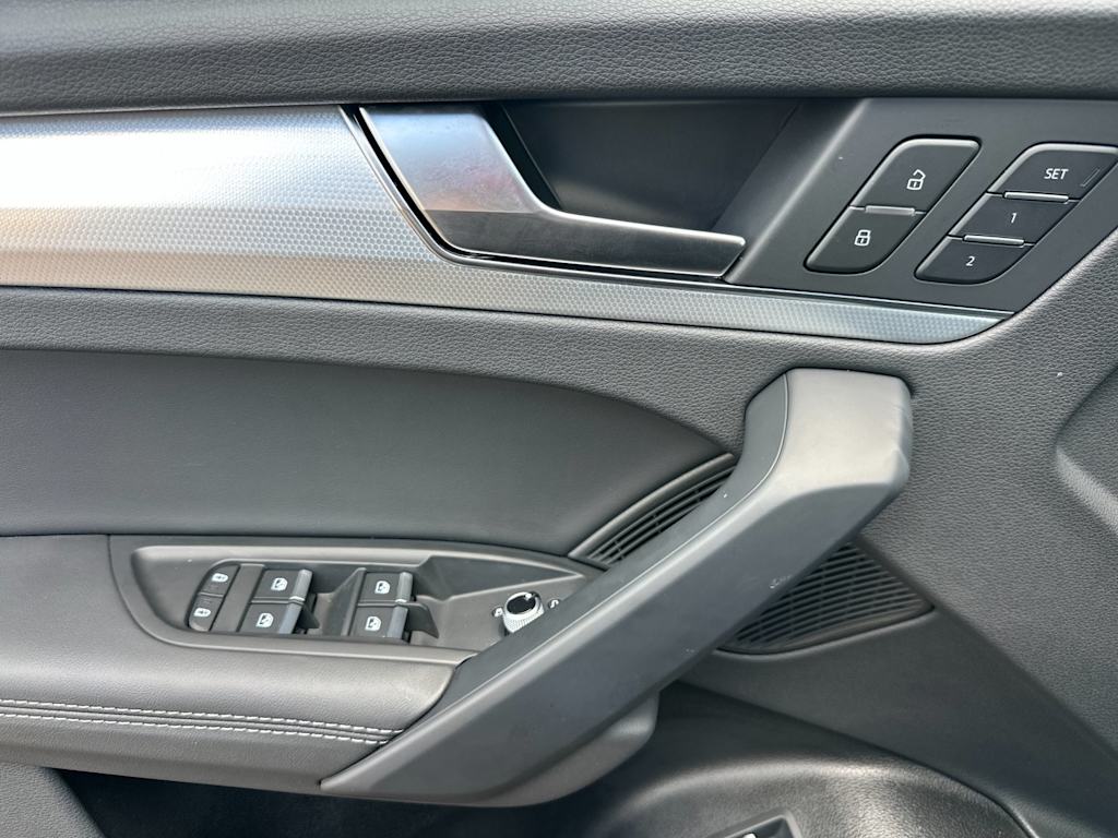 Thumbnail: 2025 Audi Q5 - 20