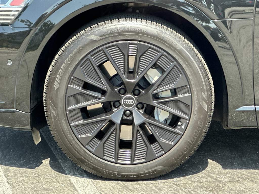 Thumbnail: 2024 Audi Q8 e-tron - 7