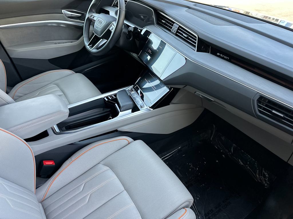 Thumbnail: 2024 Audi Q8 e-tron - 11