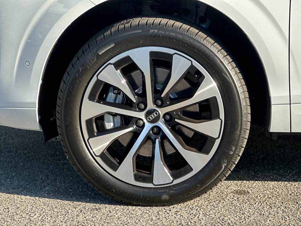 Thumbnail: 2026 Audi Q3 - 8