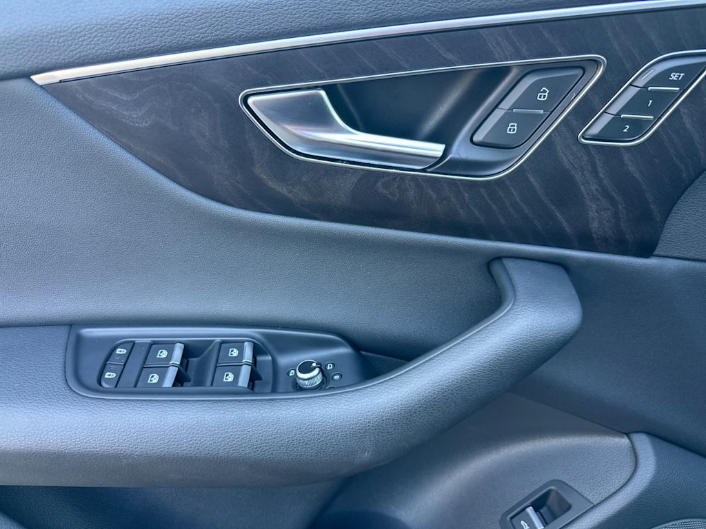 Thumbnail: 2023 Audi Q7 - 21
