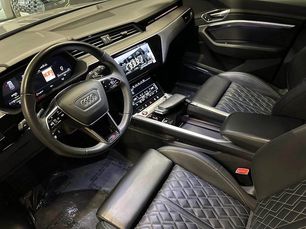 Thumbnail: 2023 Audi e-tron - 9