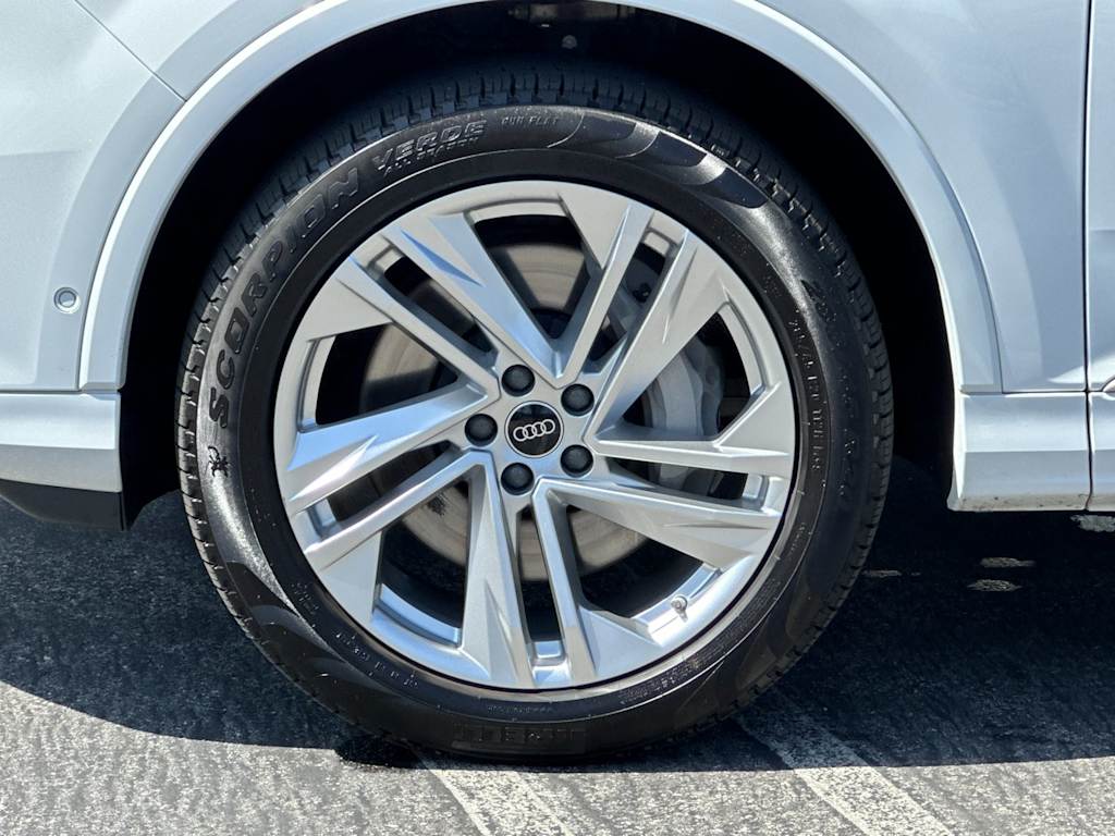 Thumbnail: 2023 Audi Q7 - 7