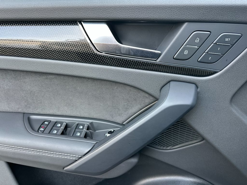 Thumbnail: 2025 Audi SQ5 - 20