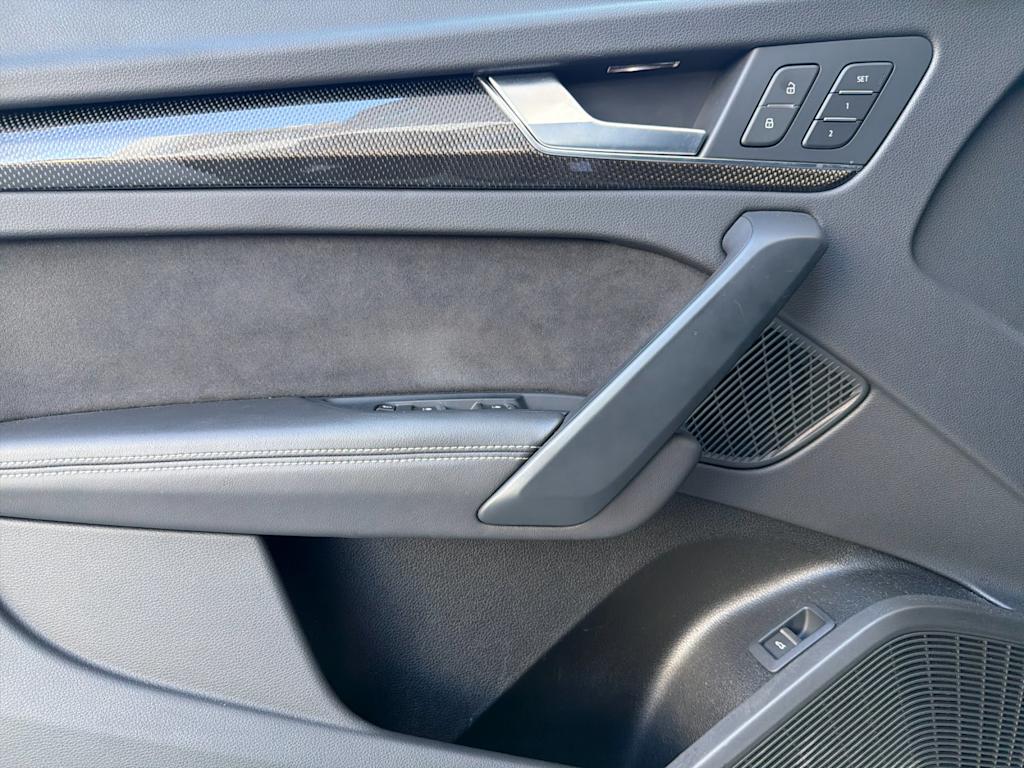 Thumbnail: 2023 Audi SQ5 - 20