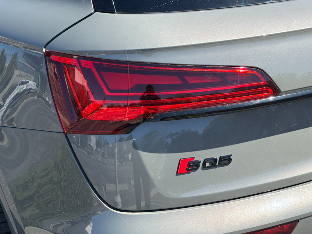 Thumbnail: 2023 Audi SQ5 - 30