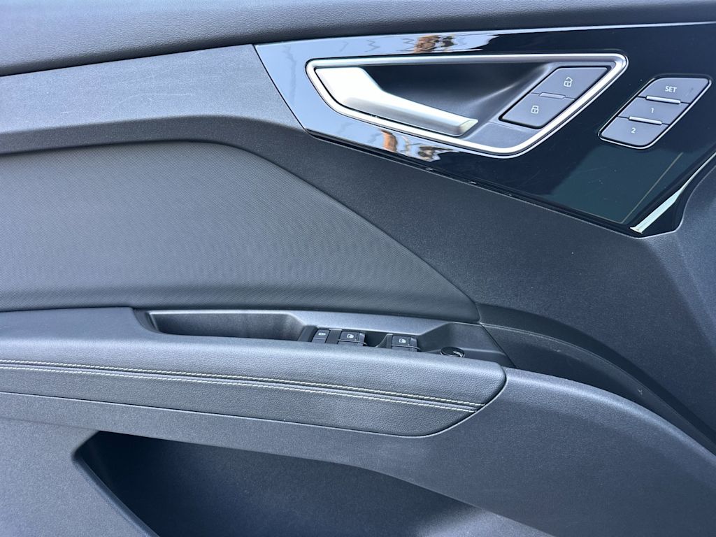 Thumbnail: 2023 Audi Q4 e-tron - 20