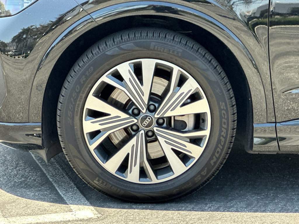 Thumbnail: 2023 Audi Q4 e-tron - 7