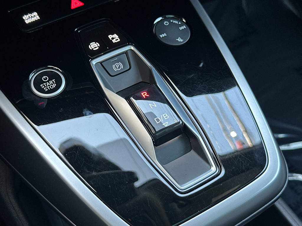 Thumbnail: 2023 Audi Q4 e-tron - 13