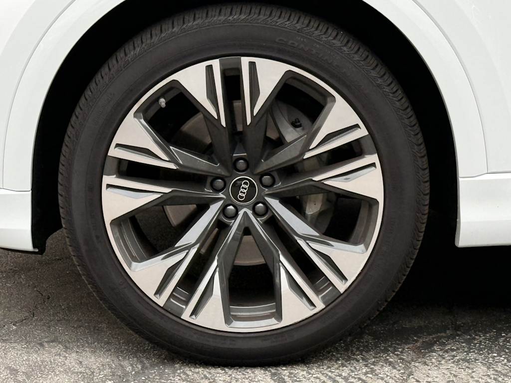 Thumbnail: 2025 Audi Q8 - 7