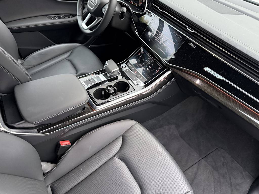 Thumbnail: 2025 Audi Q8 - 11