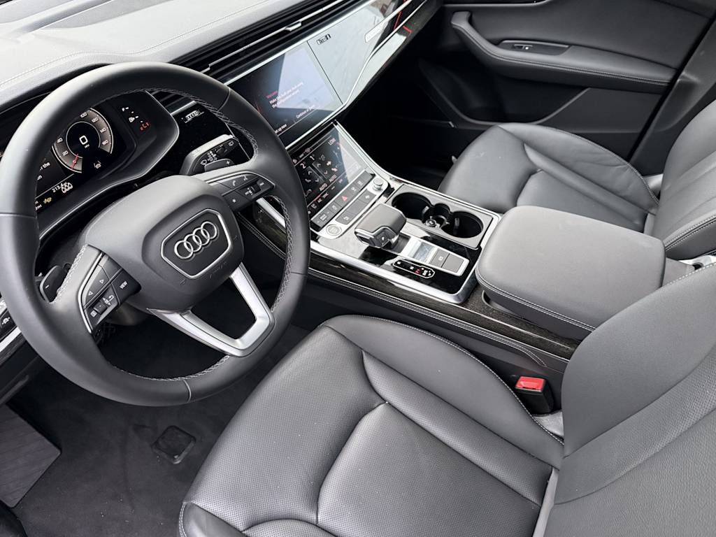 Thumbnail: 2025 Audi Q8 - 9