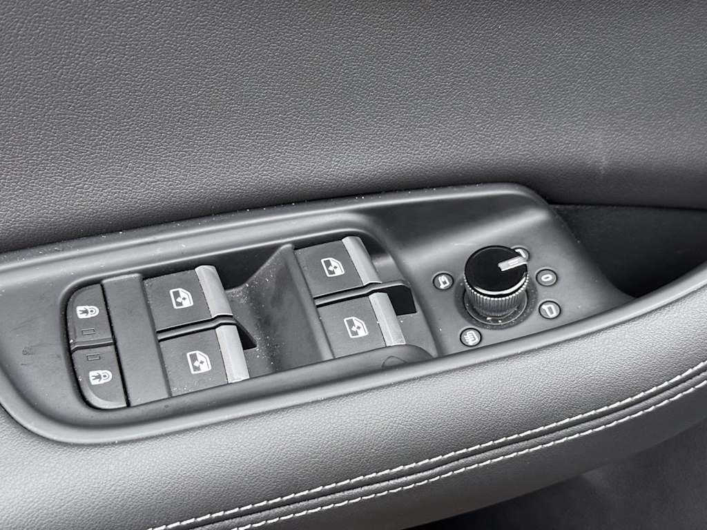 Thumbnail: 2025 Audi Q8 - 19