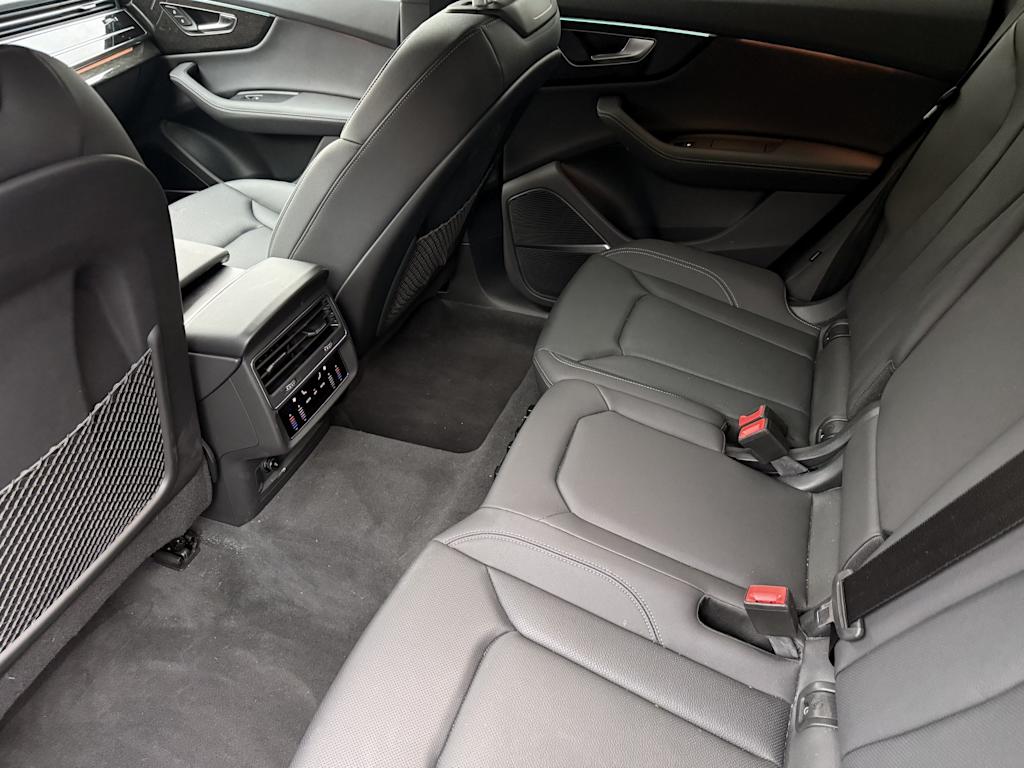 Thumbnail: 2025 Audi Q8 - 10