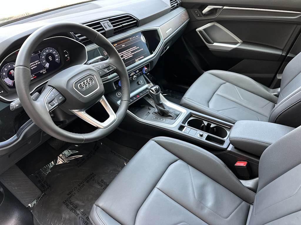 Thumbnail: 2025 Audi Q3 - 8
