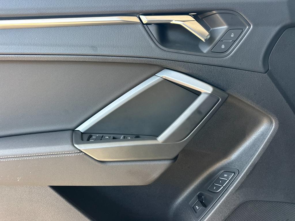 Thumbnail: 2025 Audi Q3 - 19