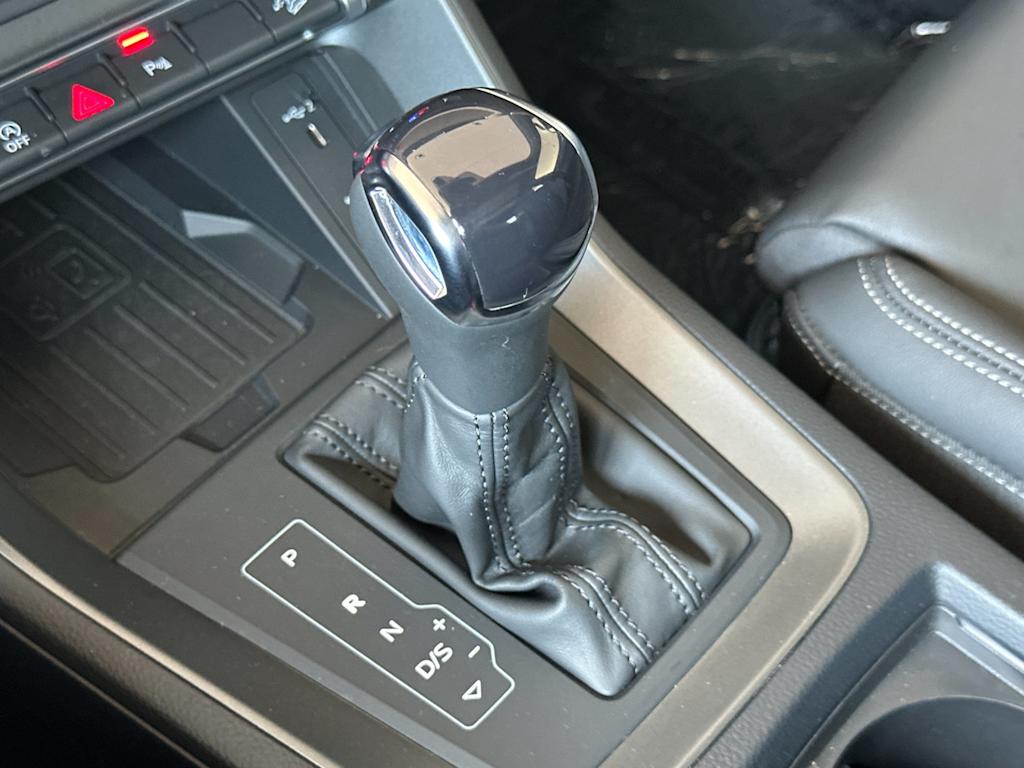 Thumbnail: 2025 Audi Q3 - 12