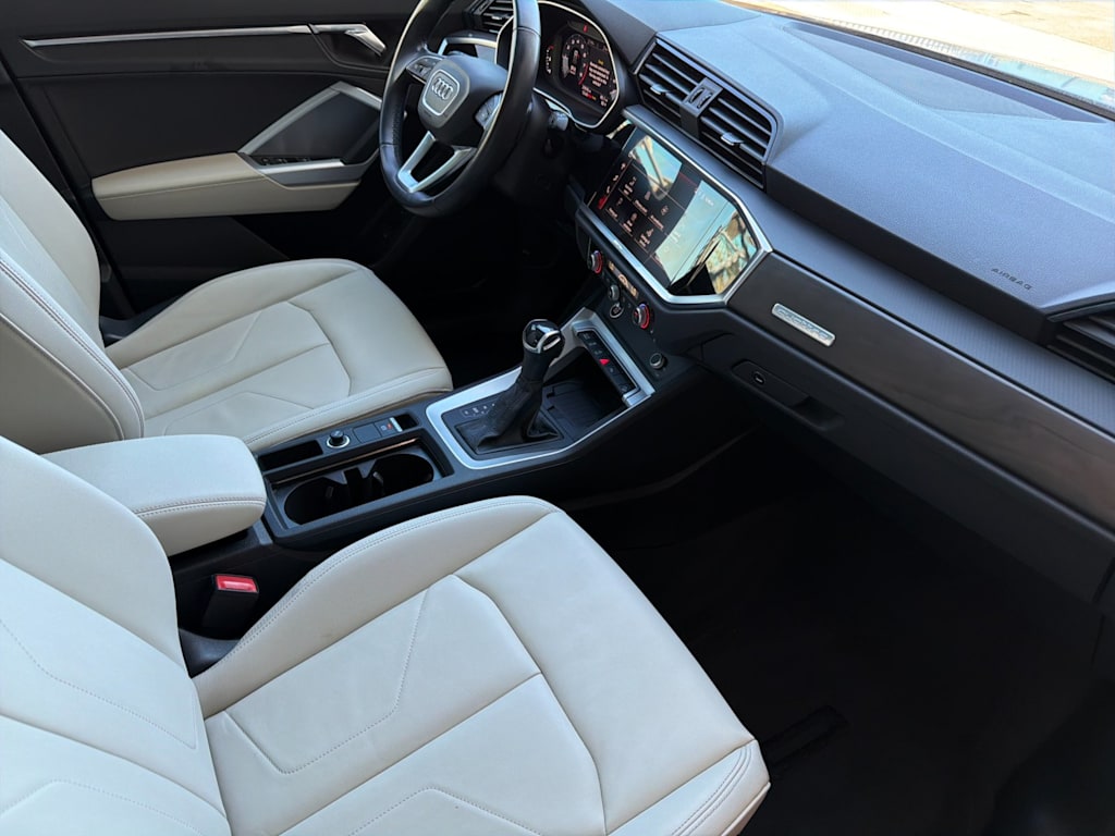 Thumbnail: 2024 Audi Q3 - 11