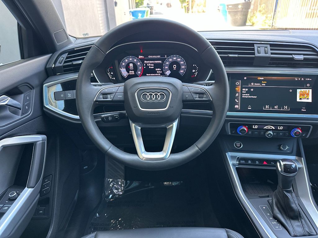 Thumbnail: 2025 Audi Q3 - 11