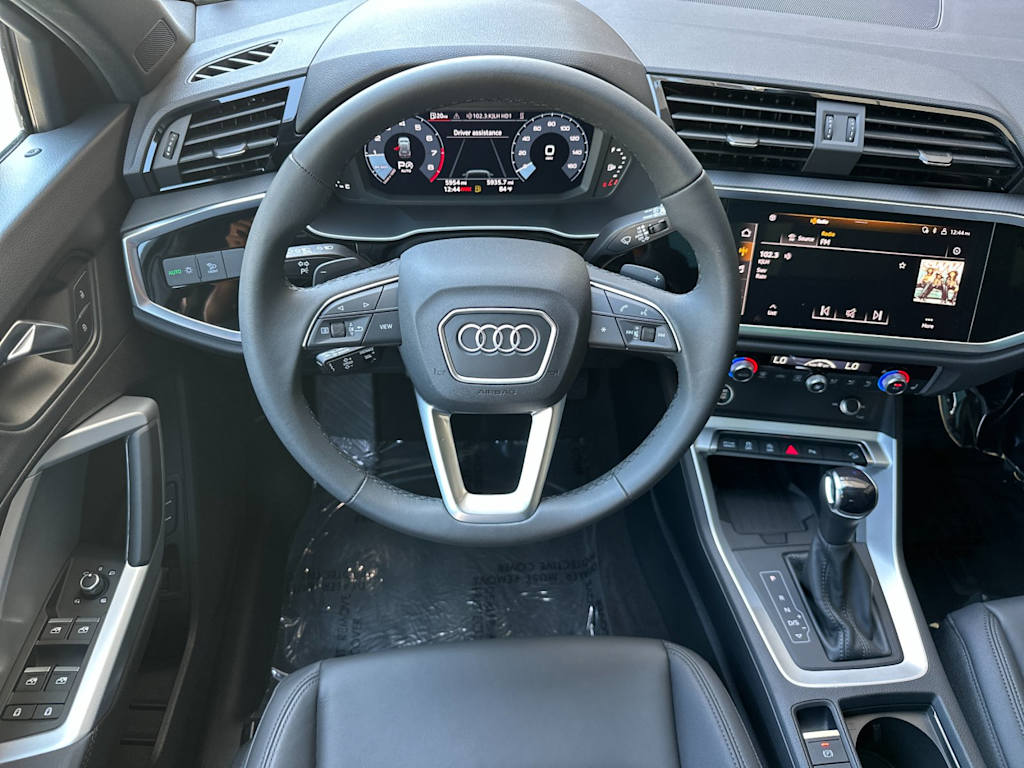 Thumbnail: 2025 Audi Q3 - 10