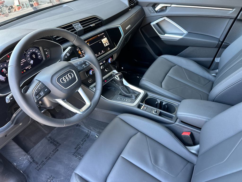 Thumbnail: 2025 Audi Q3 - 8