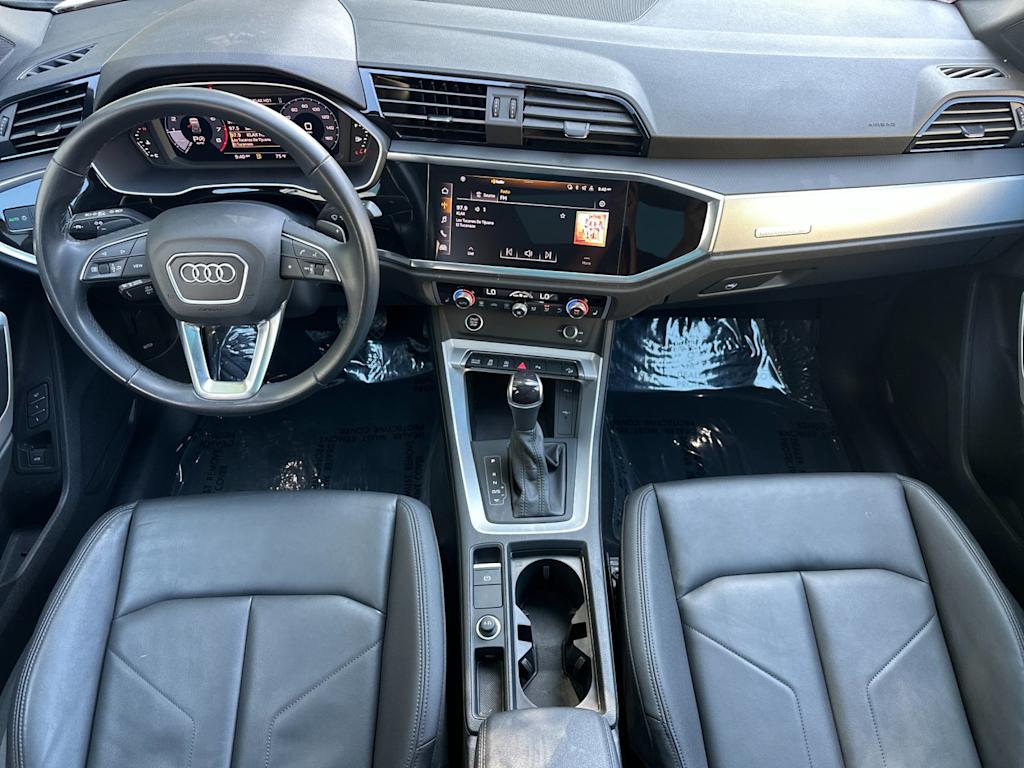 Thumbnail: 2023 Audi Q3 - 2