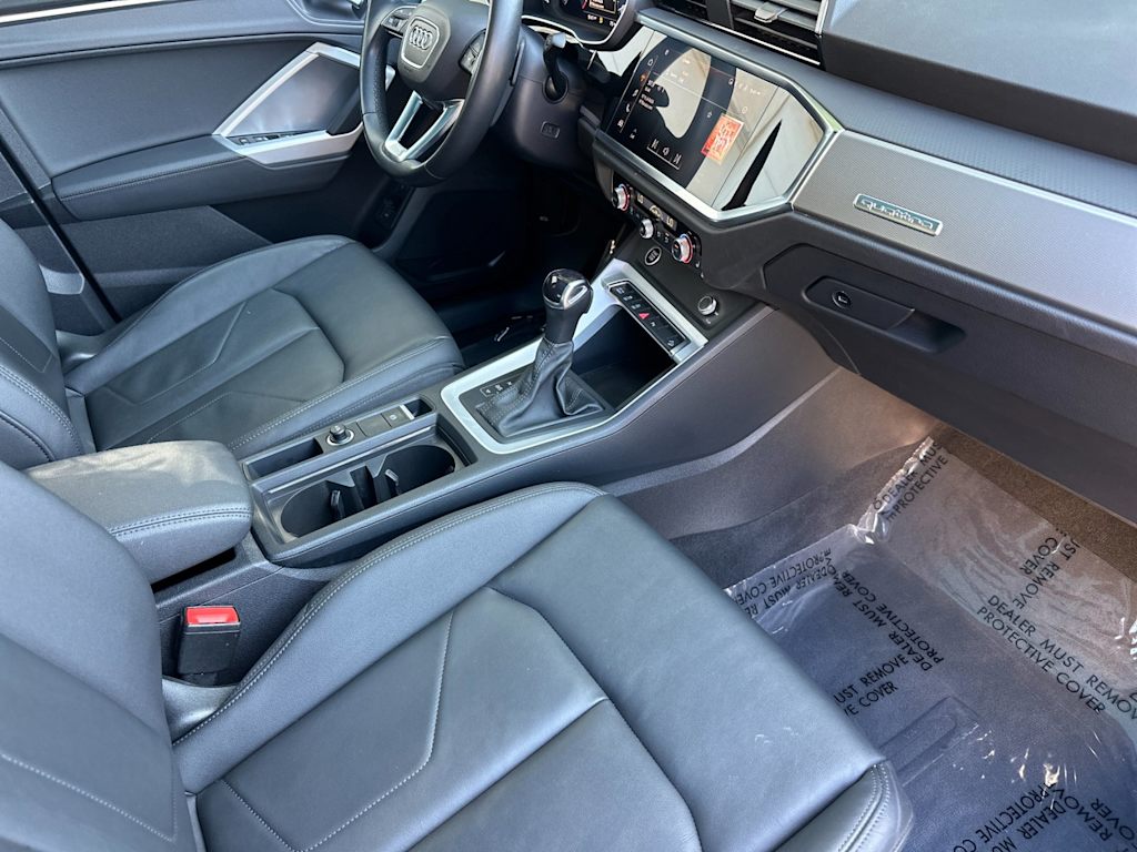 Thumbnail: 2023 Audi Q3 - 10
