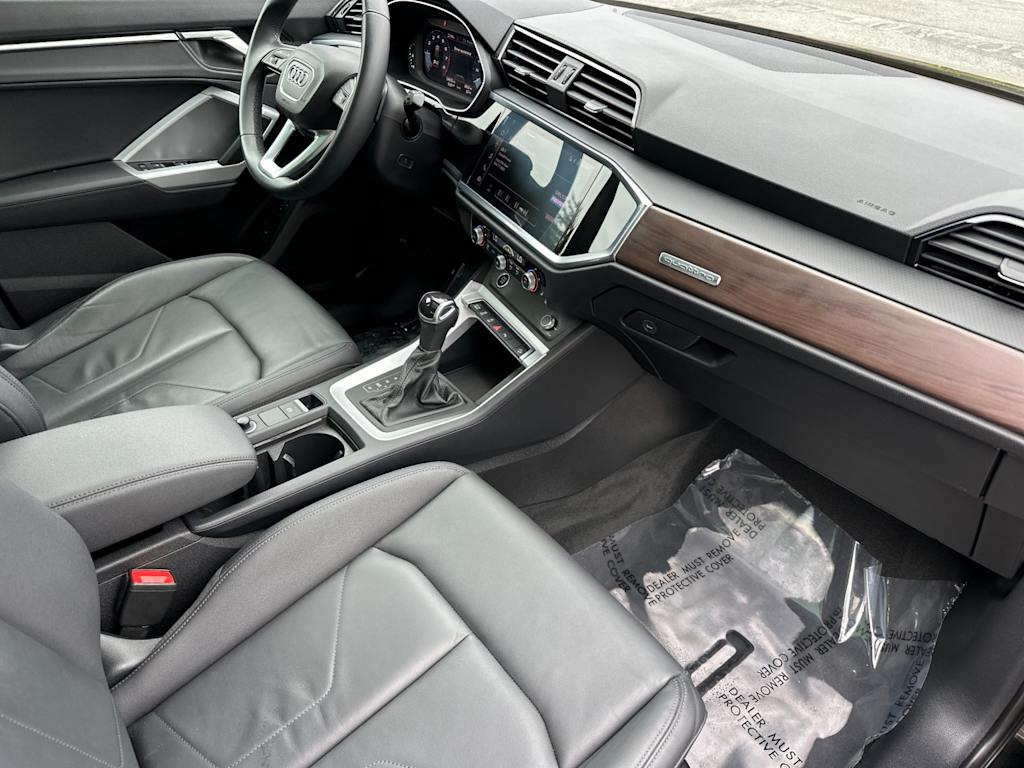 Thumbnail: 2023 Audi Q3 - 10