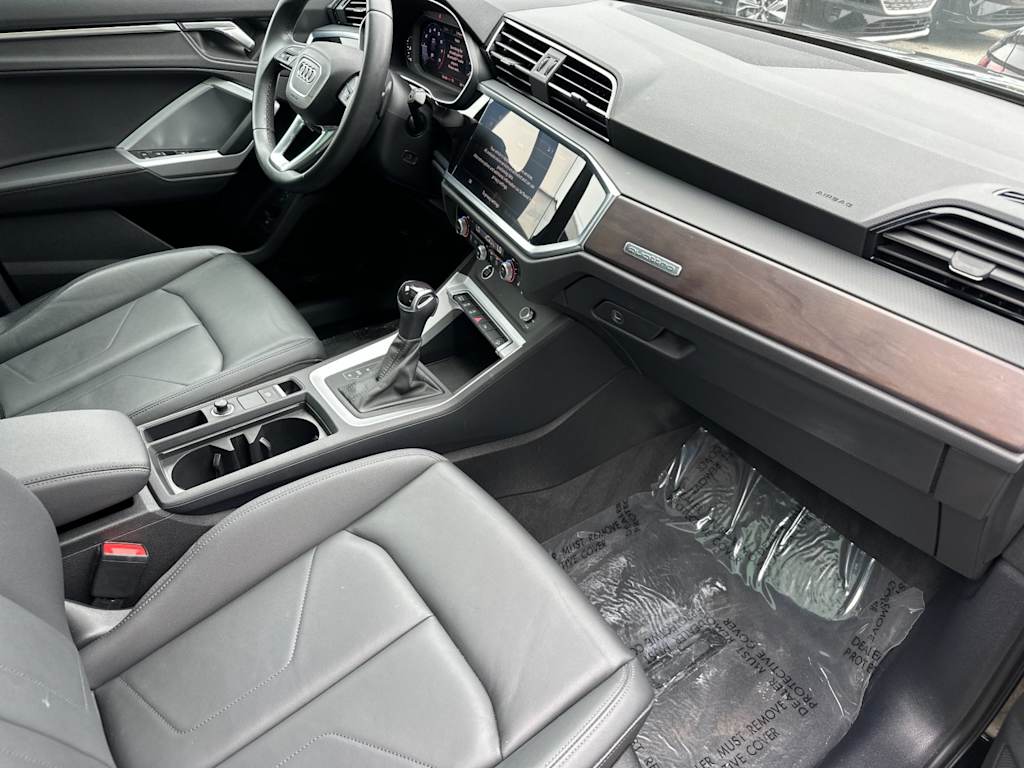 Thumbnail: 2023 Audi Q3 - 11
