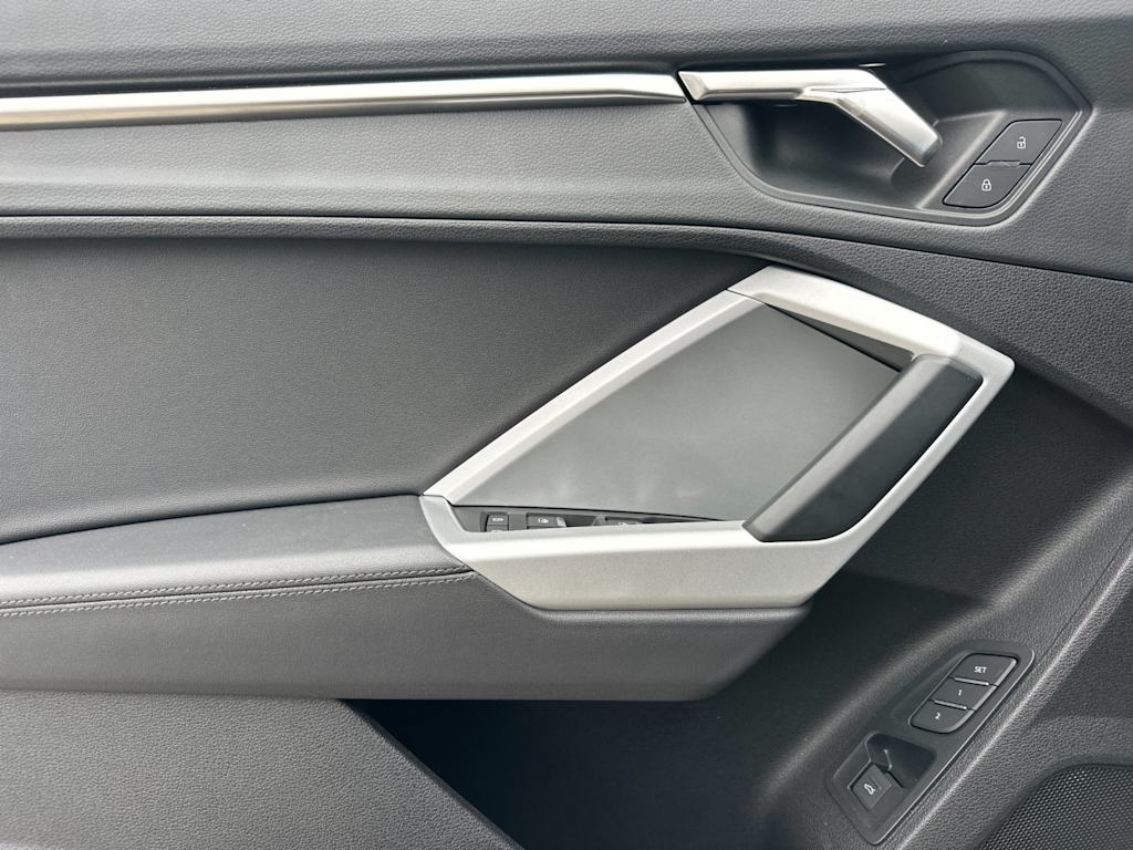 Thumbnail: 2023 Audi Q3 - 20