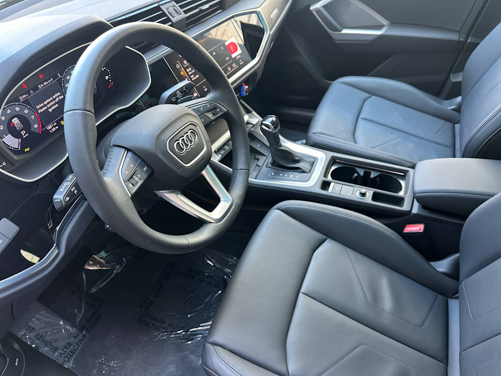 Thumbnail: 2025 Audi Q3 - 8