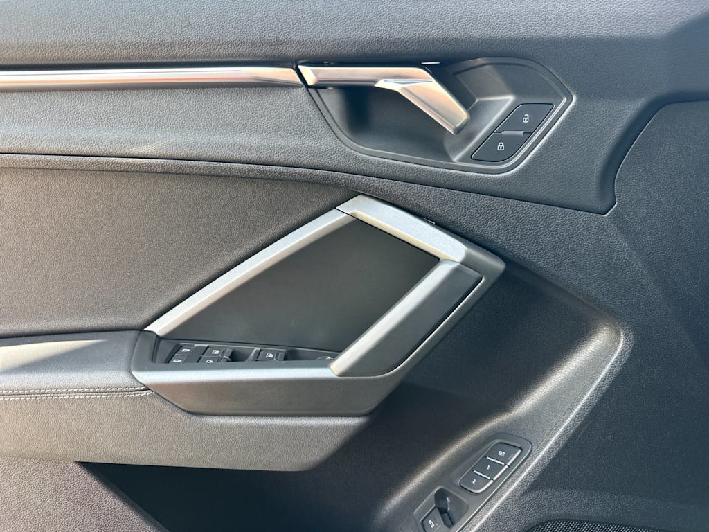Thumbnail: 2023 Audi Q3 - 20