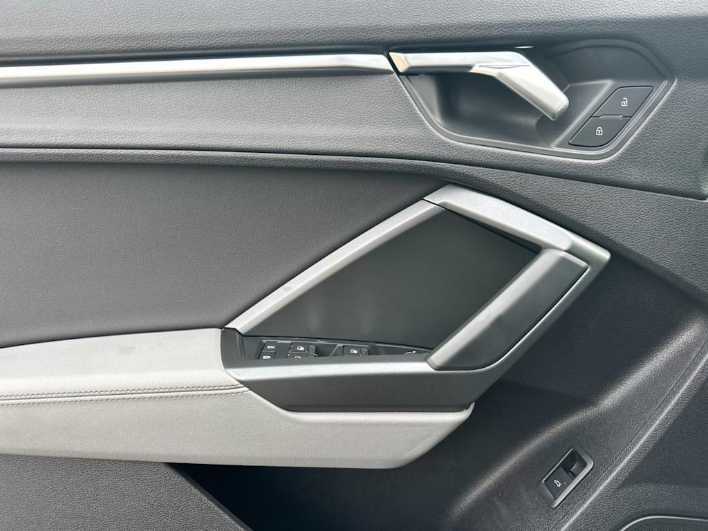 Thumbnail: 2020 Audi Q3 - 20