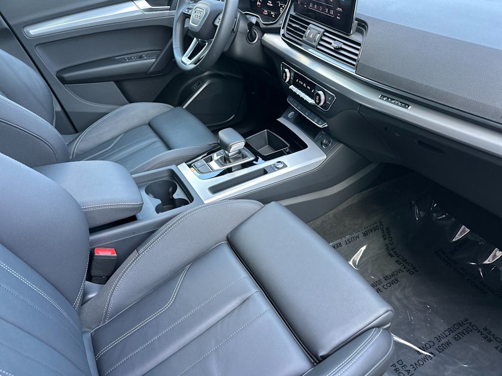 Thumbnail: 2025 Audi Q5 - 10