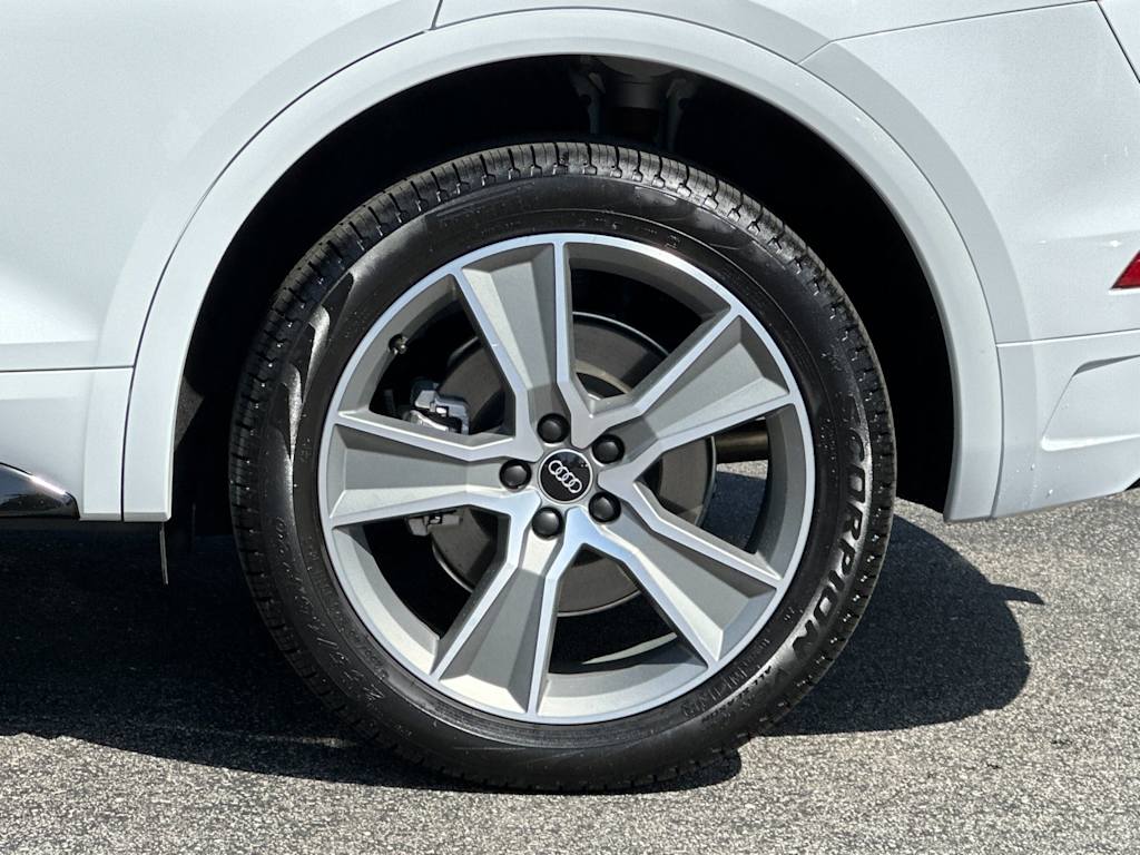 Thumbnail: 2025 Audi Q5 - 6