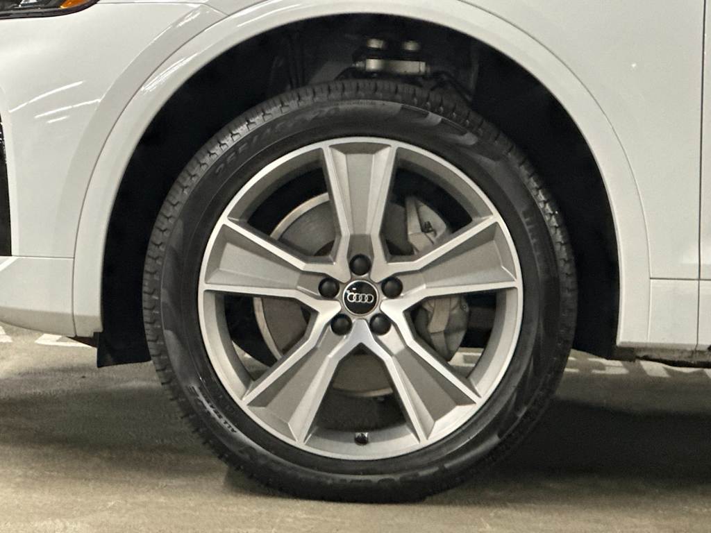 Thumbnail: 2025 Audi Q5 - 6