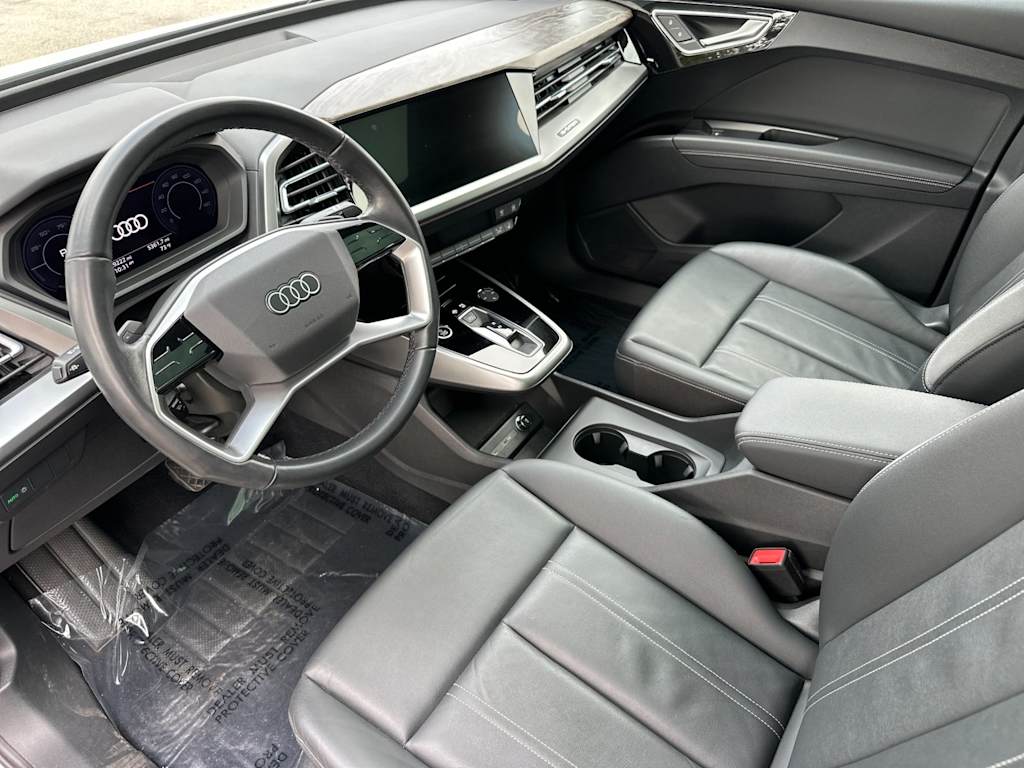 Thumbnail: 2022 Audi Q4 e-tron - 8