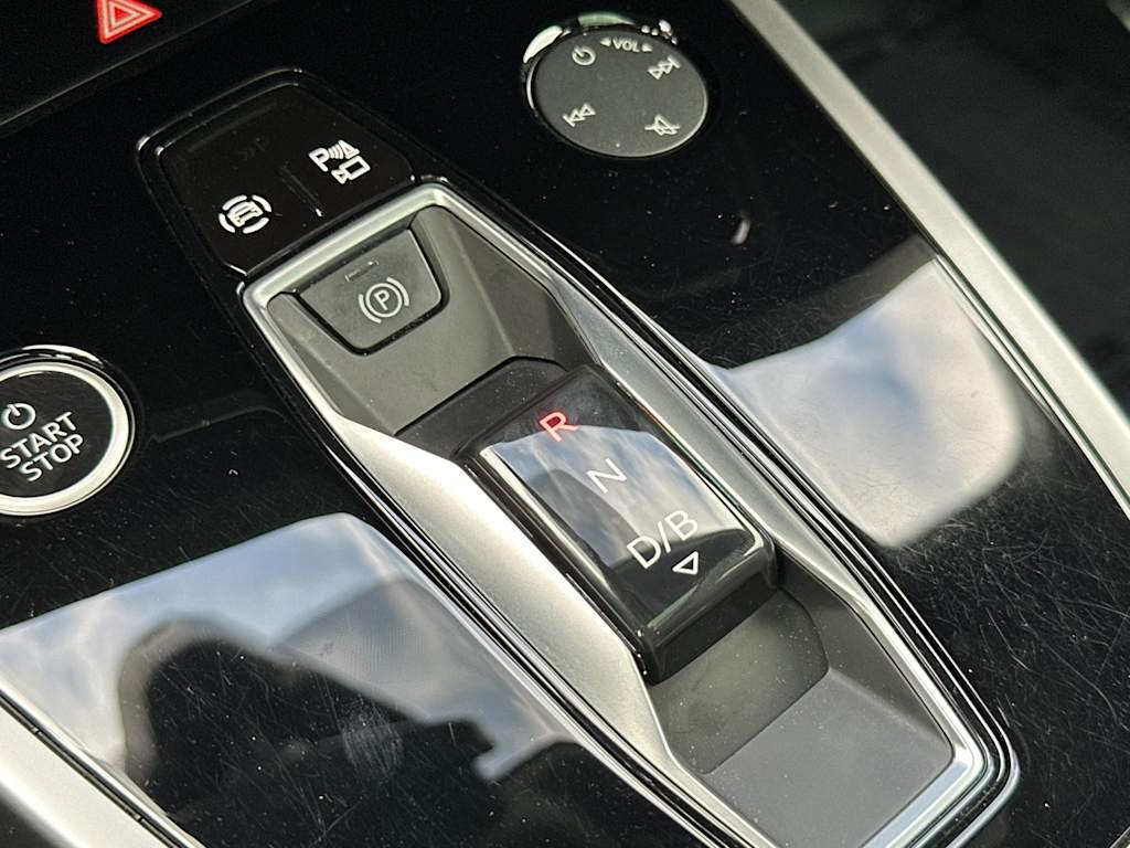 Thumbnail: 2022 Audi Q4 e-tron - 13