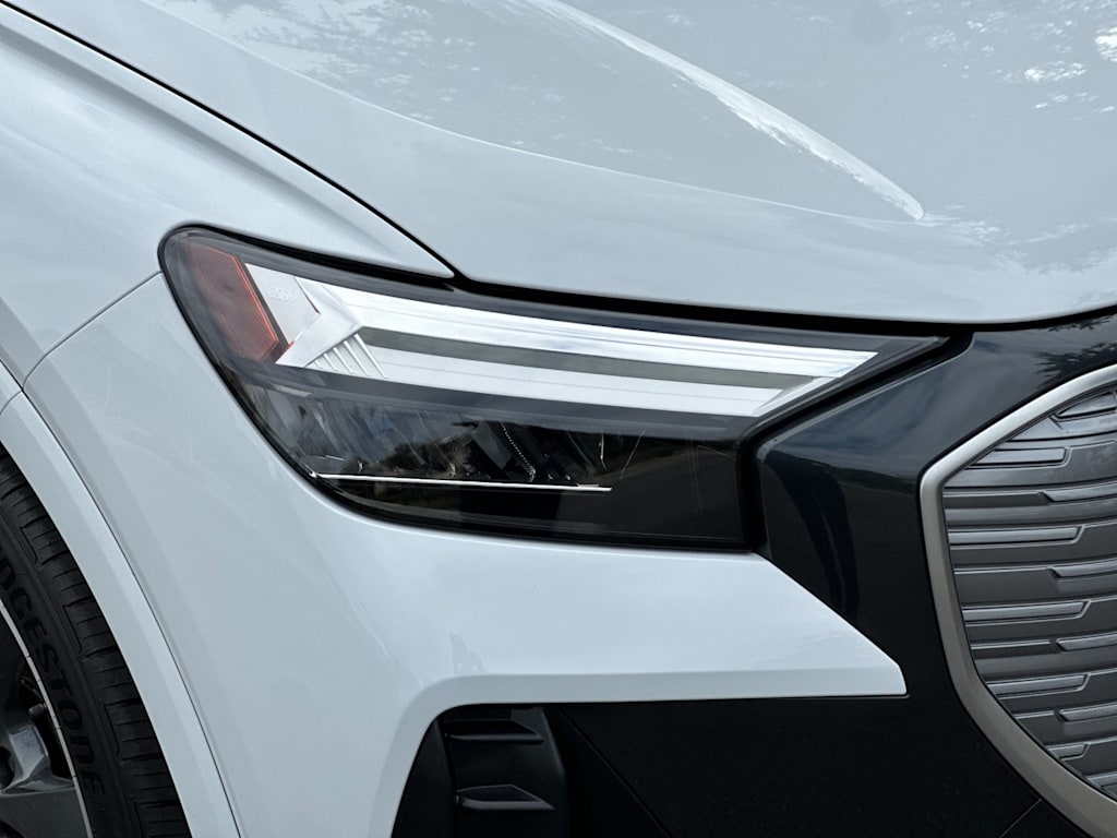 Thumbnail: 2022 Audi Q4 e-tron - 28