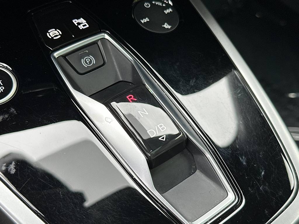 Thumbnail: 2023 Audi Q4 e-tron - 13