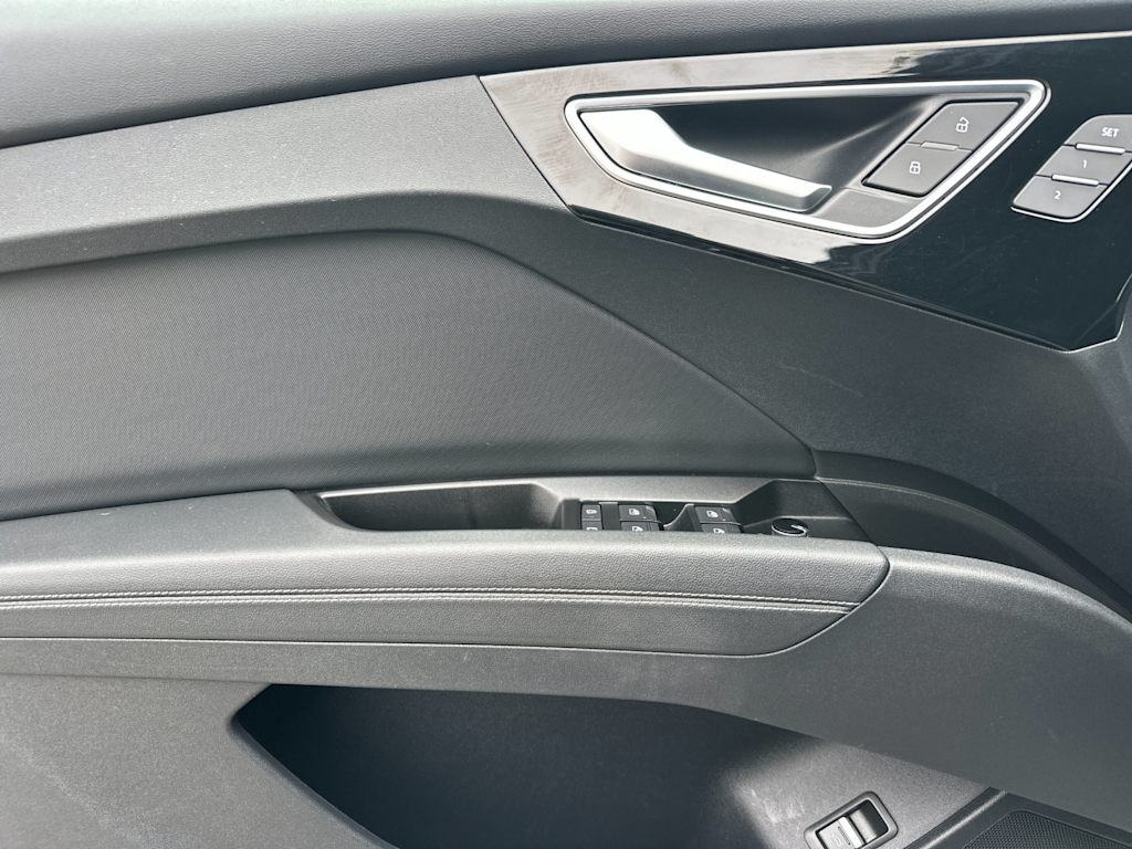 Thumbnail: 2023 Audi Q4 e-tron - 20