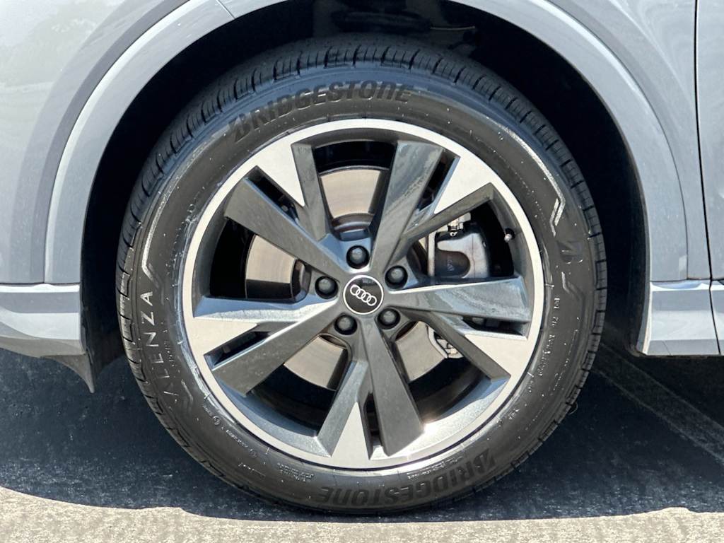 Thumbnail: 2024 Audi Q4 e-tron - 7
