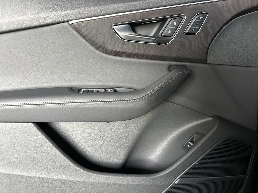 Thumbnail: 2023 Audi Q7 - 19