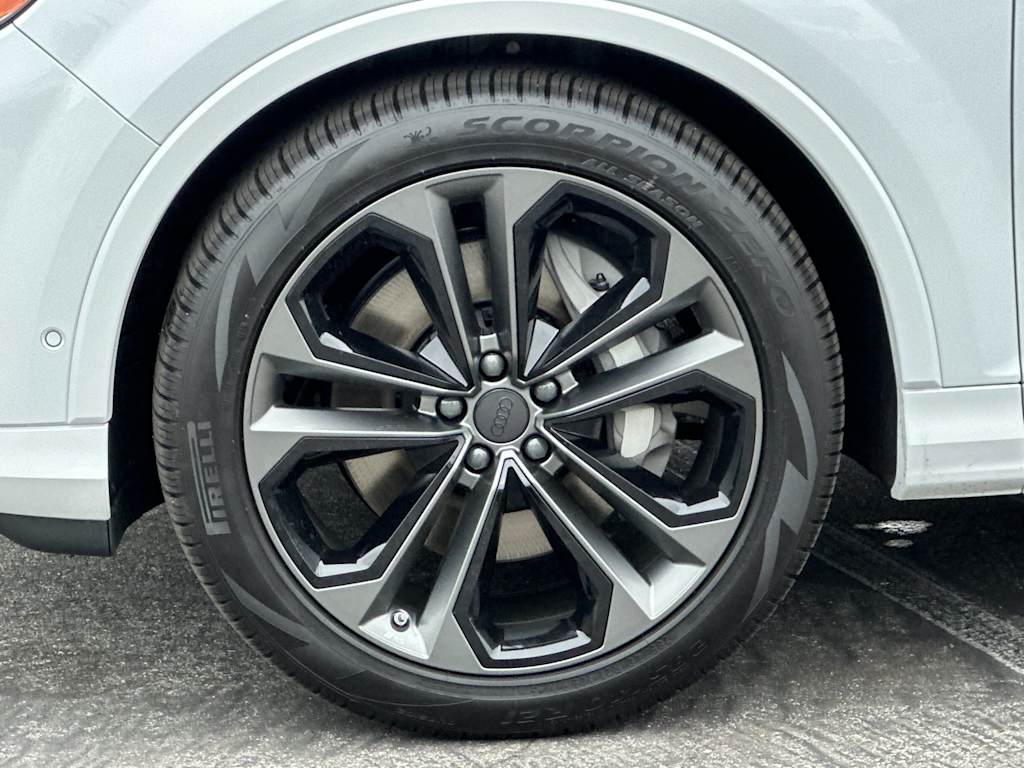 Thumbnail: 2026 Audi Q7 - 7